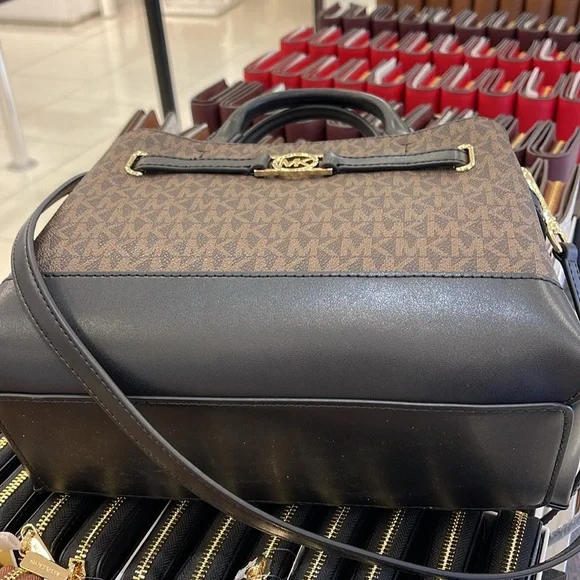 Michael Kors Reed Small Belted Logo Satchel Crossbody Center Zip Bag Purse
NWT - Picture 5 of 16